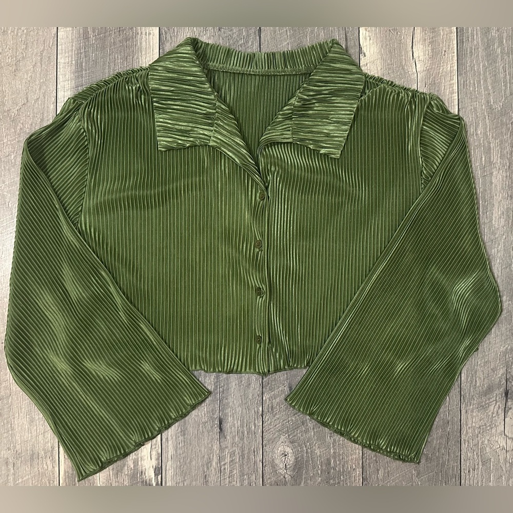 SHEIN Silky Cropped Button Down